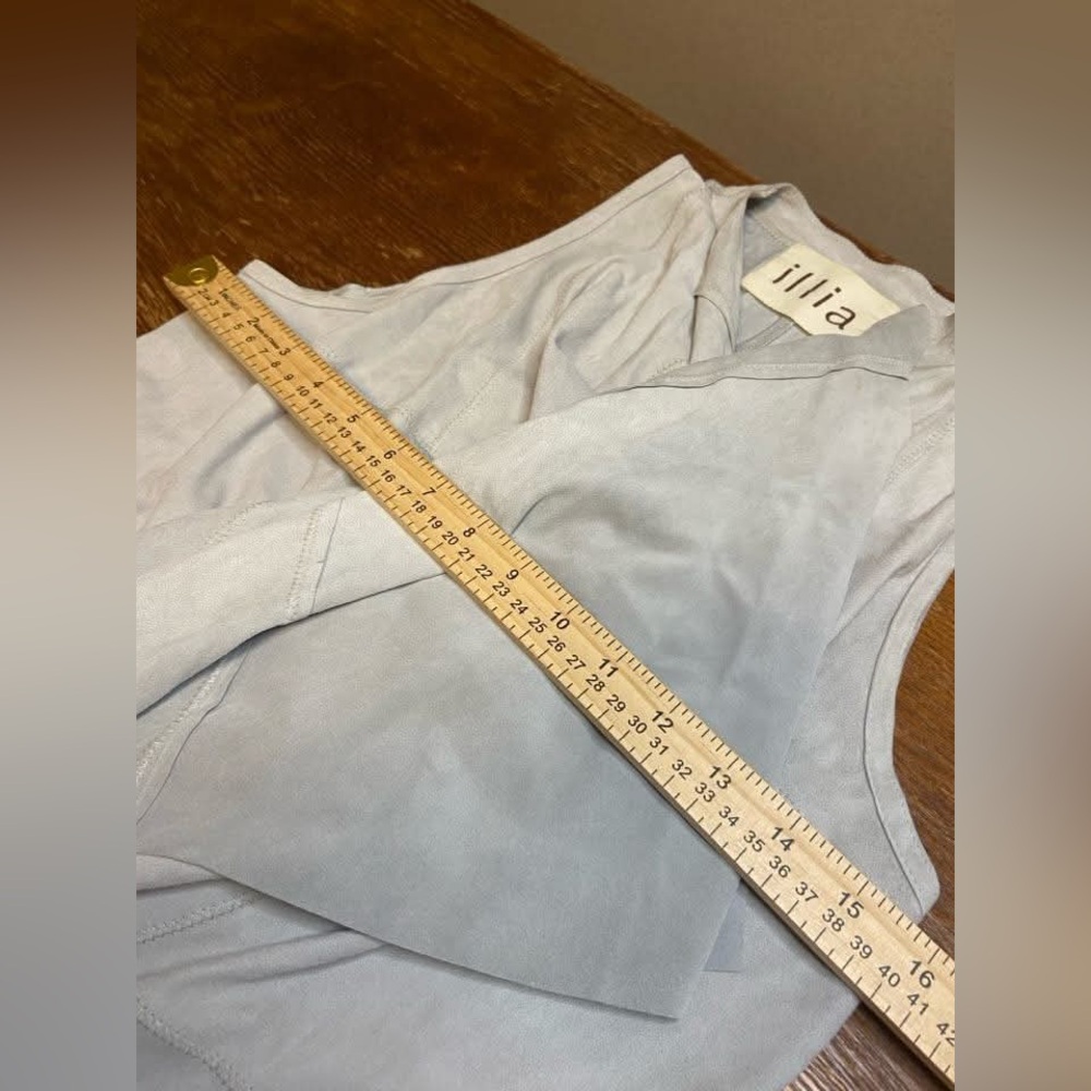 Illia Light Gray Drape Top size 2/small‎ - Picture 9 of 10
